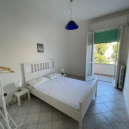 - Camera Matrimoniale White-angolo Balcone * קרביה