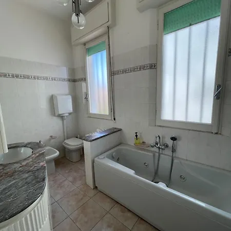 - Camera Matrimoniale White-angolo Balcone בית הארחה
